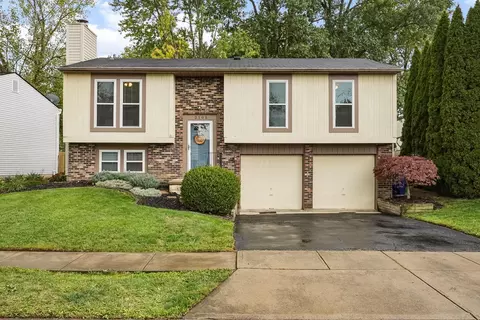 2105 Fox Hollow Dr, Columbus, OH 43228