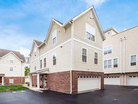 1002 Ewing Aly, Columbus, OH 43201
