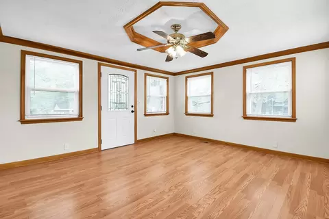 Living - 507 Uxbridge Ave, Columbus, OH 43230 photo 3 of 5