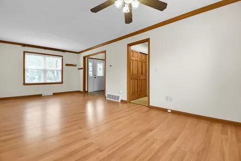 Living - 507 Uxbridge Ave, Columbus, OH 43230 photo 2 of 5