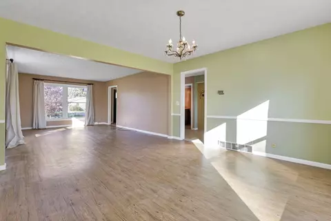 Living - 5371 Pheasant Dr, Orient, OH 43146 photo 2 of 10