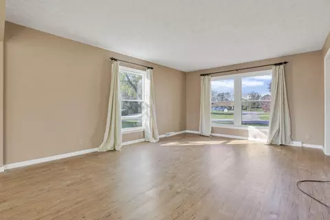 Living - 5371 Pheasant Dr, Orient, OH 43146 photo 3 of 10