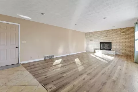 Living - 5371 Pheasant Dr, Orient, OH 43146 photo 6 of 10