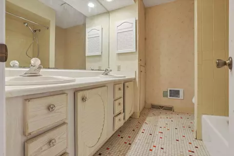 Bath - 5371 Pheasant Dr, Orient, OH 43146 photo 3 of 6