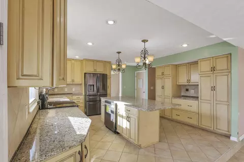 Kitchen - 5371 Pheasant Dr, Orient, OH 43146 photo 2 of 7