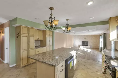 Kitchen - 5371 Pheasant Dr, Orient, OH 43146 photo 4 of 7