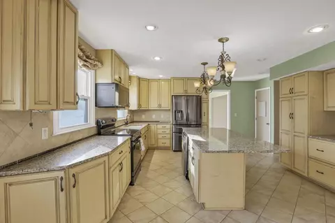 Kitchen - 5371 Pheasant Dr, Orient, OH 43146 photo 6 of 7