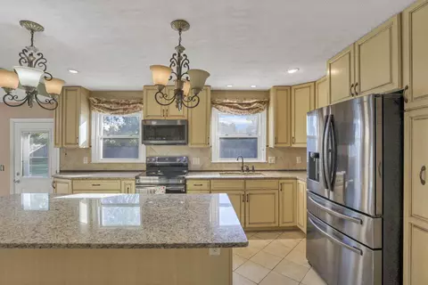 Kitchen - 5371 Pheasant Dr, Orient, OH 43146 photo 5 of 7