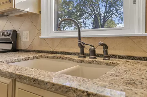 Kitchen - 5371 Pheasant Dr, Orient, OH 43146 photo 7 of 7