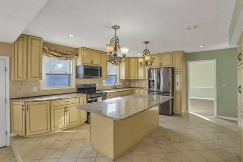 Kitchen - 5371 Pheasant Dr, Orient, OH 43146 photo 3 of 7