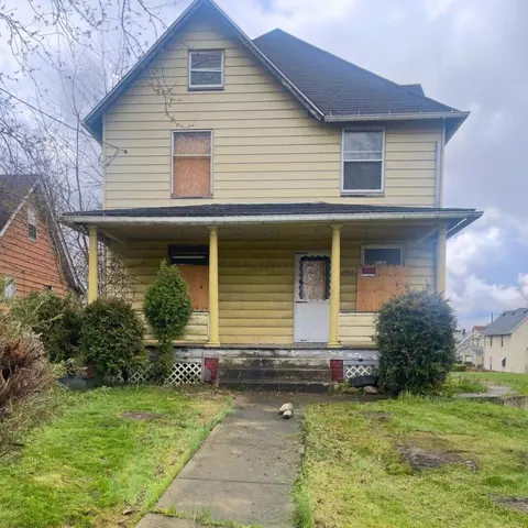 1942 4th St SE, Canton, OH 44707