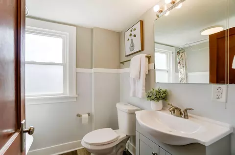 Bath - 2533 Beatrice St, Springfield, OH 45503 photo 1 of 3