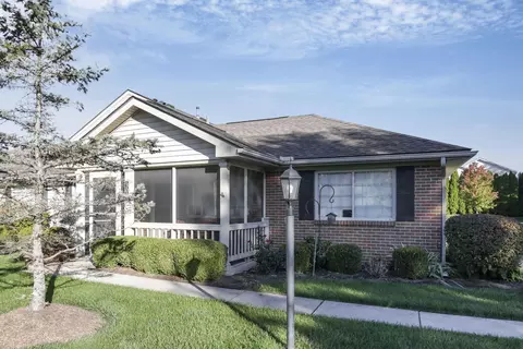 300 Virginia Ct, Pataskala, OH 43062