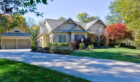 148 Taylor Way Dr, Hebron, OH 43025
