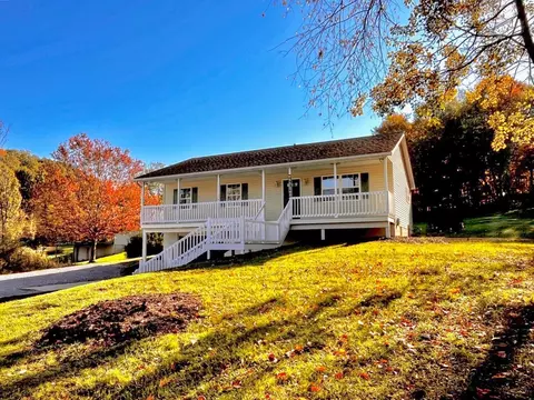 753 Grandview Dr, Howard, OH 43028