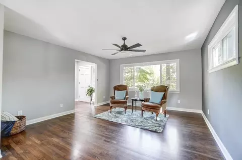 Living - 2853 Evergreen Dr, Springfield, OH 45504 photo 2 of 5