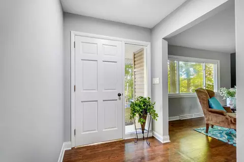 Entry Way - 2853 Evergreen Dr, Springfield, OH 45504 photo 1 of 2