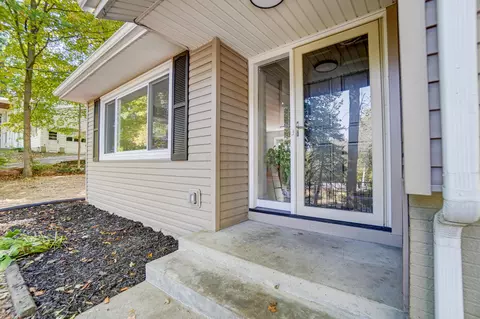 Exterior - 2853 Evergreen Dr, Springfield, OH 45504 photo 4 of 18