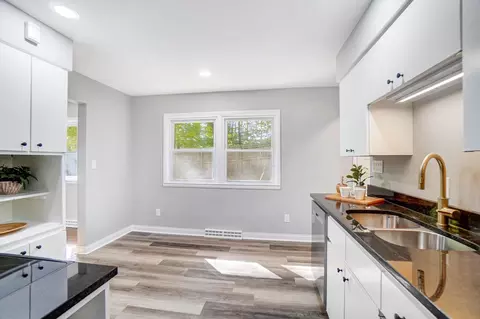 Kitchen - 2853 Evergreen Dr, Springfield, OH 45504 photo 5 of 5