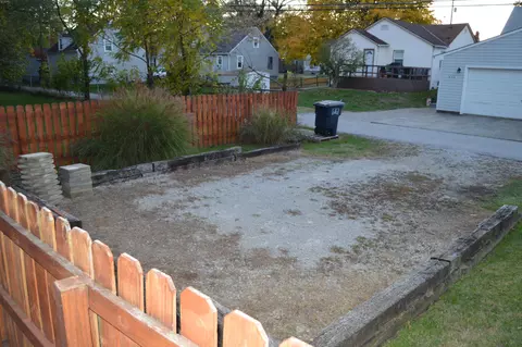 Exterior - 1214 E Allen St, Lancaster, OH 43130 photo 5 of 12
