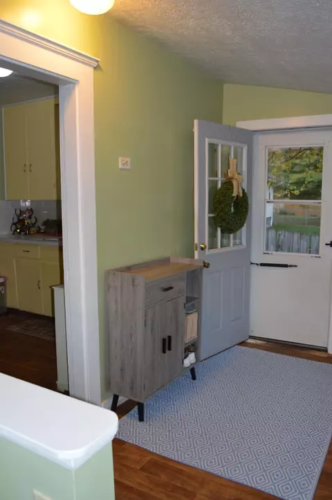Entry Way - 1214 E Allen St, Lancaster, OH 43130 photo 2 of 2