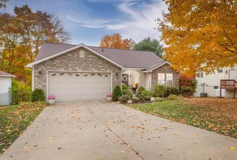 50 Hillside Ct, Howard, OH 43028