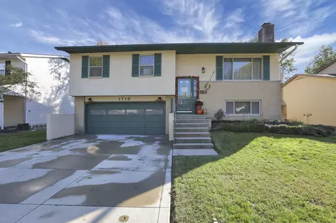 1719 Rocky Pine Loop N, Columbus, OH 43229