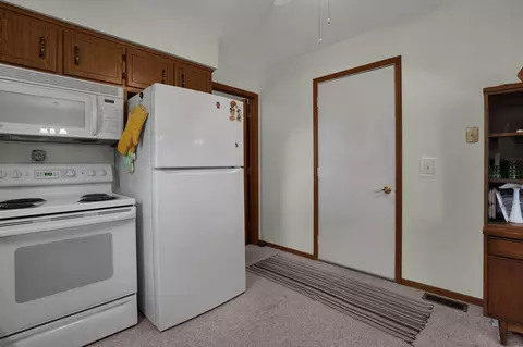 Kitchen - 241 Gregory Dr, Newark, OH 43055 photo 2 of 2