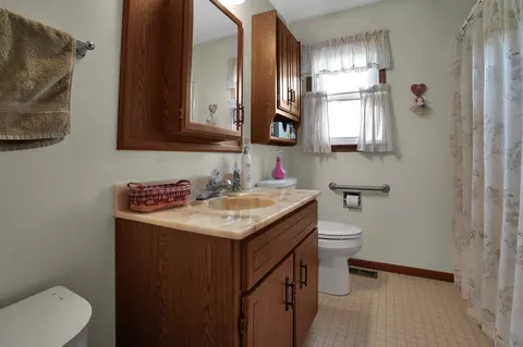Bath - 241 Gregory Dr, Newark, OH 43055 photo 1 of 2