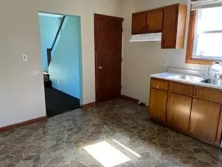 Entry Way - 859 Davids St, Marion, OH 43302 photo 1 of 2