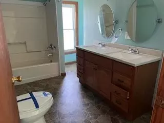 Bath - 859 Davids St, Marion, OH 43302 photo 3 of 4