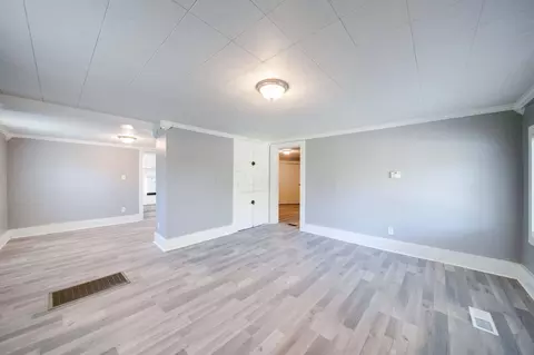 Living - 1629 E Home Rd, Springfield, OH 45503 photo 4 of 8