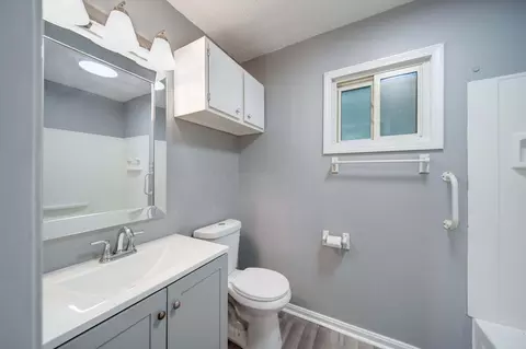 Bath - 1629 E Home Rd, Springfield, OH 45503 photo 2 of 2