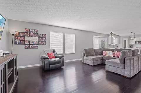Living - 41 Tabilore Loop, Delaware, OH 43015 photo 2 of 4