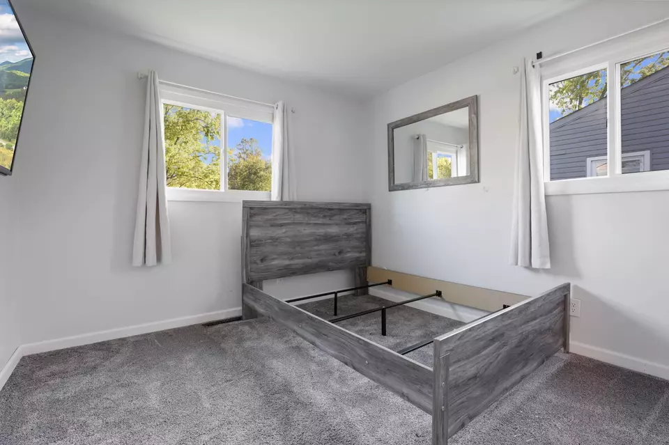 Bedroom - 3359 Latonia Rd, Columbus, OH 43232 photo 8 of 11