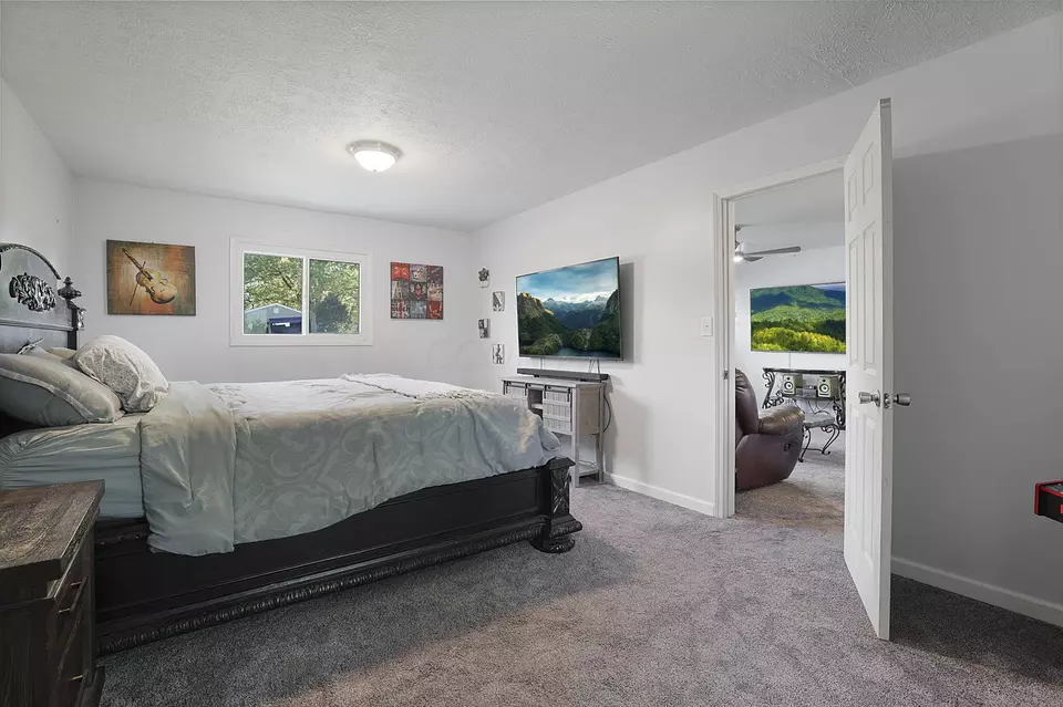 Bedroom - 3359 Latonia Rd, Columbus, OH 43232 photo 2 of 11
