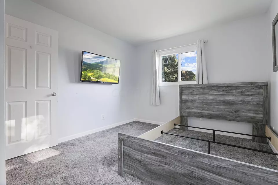 Bedroom - 3359 Latonia Rd, Columbus, OH 43232 photo 10 of 11