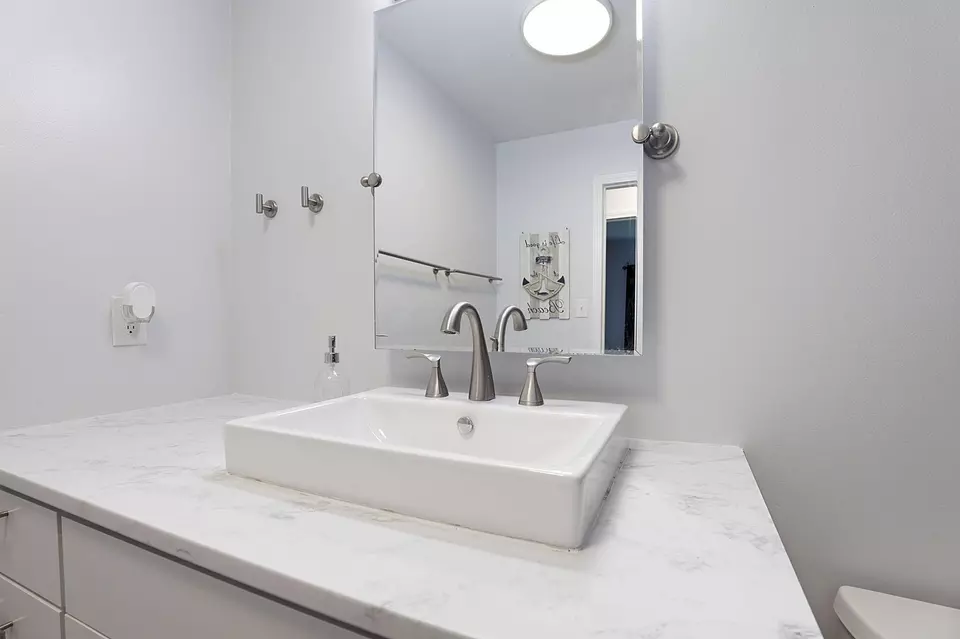 Bath - 3359 Latonia Rd, Columbus, OH 43232 photo 2 of 2