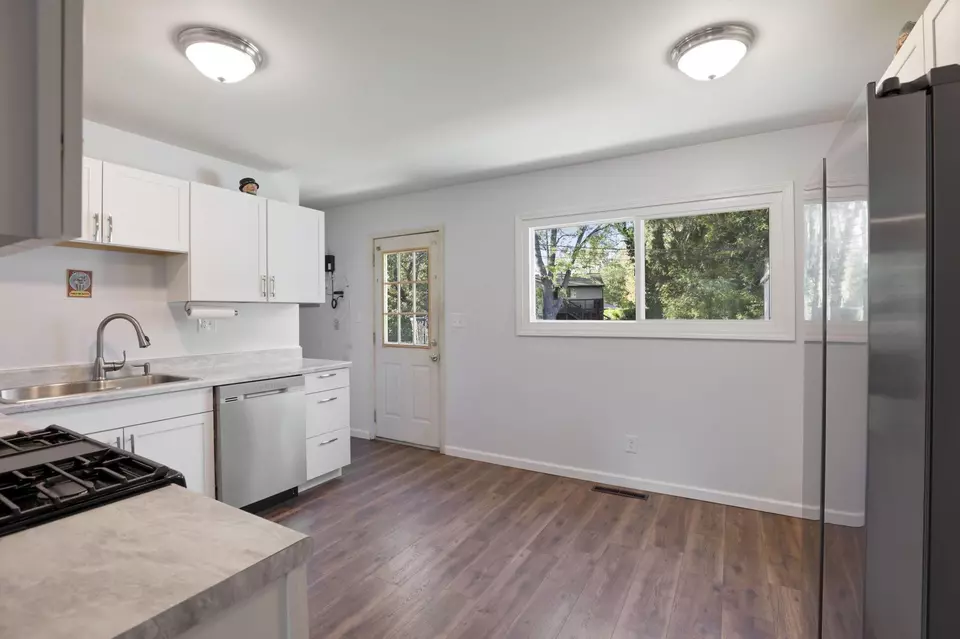 Kitchen - 3359 Latonia Rd, Columbus, OH 43232 photo 4 of 5