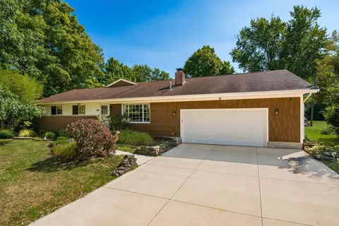 1701 Paula Dr, Columbus, OH 43220