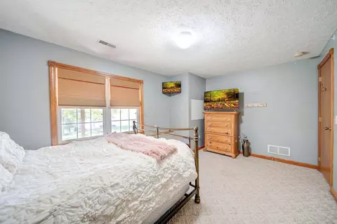 Bedroom - 281 Portage Path, Willard, OH 44890 photo 5 of 6