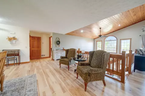 Entry Way - 281 Portage Path, Willard, OH 44890 photo 3 of 6