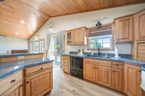 Kitchen - 281 Portage Path, Willard, OH 44890 photo 3 of 5