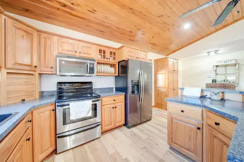 Kitchen - 281 Portage Path, Willard, OH 44890 photo 2 of 5