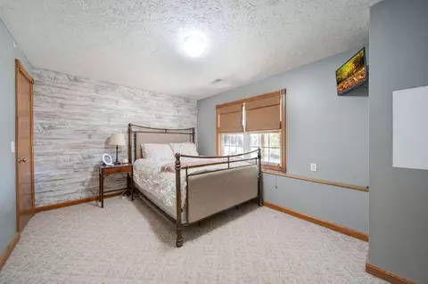 Bedroom - 281 Portage Path, Willard, OH 44890 photo 4 of 6