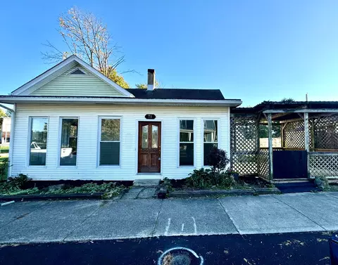 71 West St, New Vienna, OH 45159