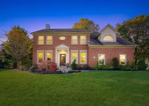 6255 Spinnaker Dr, Lewis Center, OH 43035