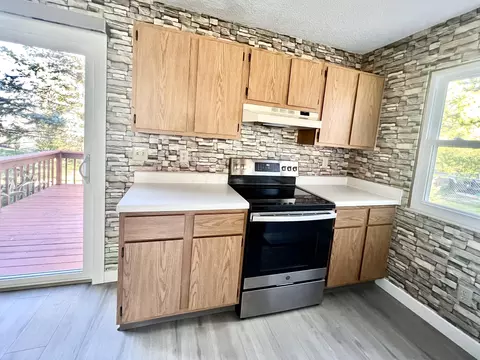 Kitchen - 1248 Cedarledge Ln, Galloway, OH 43119 photo 8 of 10