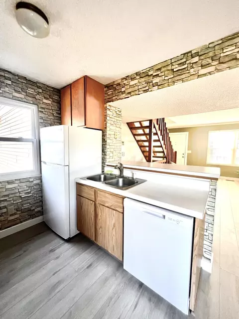 Kitchen - 1248 Cedarledge Ln, Galloway, OH 43119 photo 7 of 10
