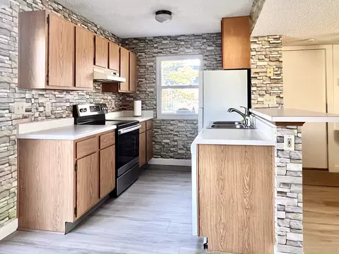 Kitchen - 1248 Cedarledge Ln, Galloway, OH 43119 photo 5 of 10
